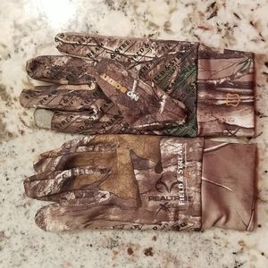 Real tree camo hunting gloves